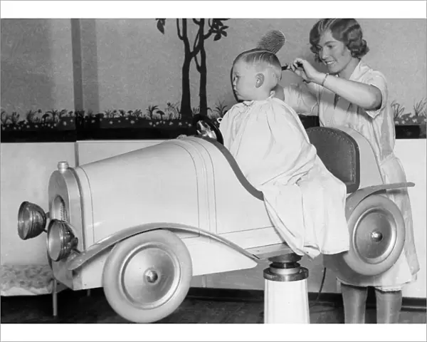 Boy  /  Hairdressers 1930S