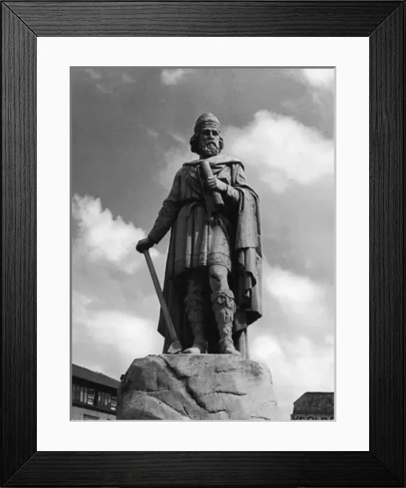Framed Print : King Alfred, Wantage Framed Print : King Alfred, Wantage