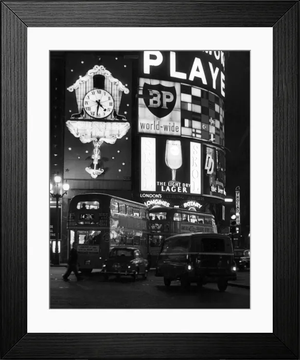 Framed Print : London / Piccadilly Circus Framed Print : London / Piccadilly Circus