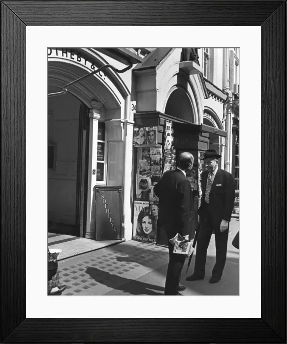Framed Print : Chatting on Bond Street Framed Print : Chatting on Bond Street