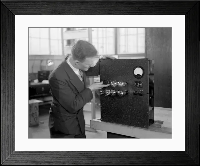 Framed Print : Neon Tube Oscillator Framed Print : Neon Tube Oscillator