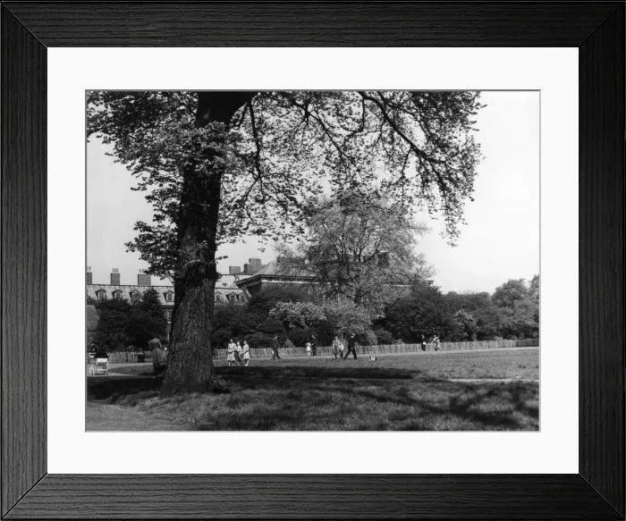 Framed Print : Kensington Palace 1930S Framed Print : Kensington Palace 1930S