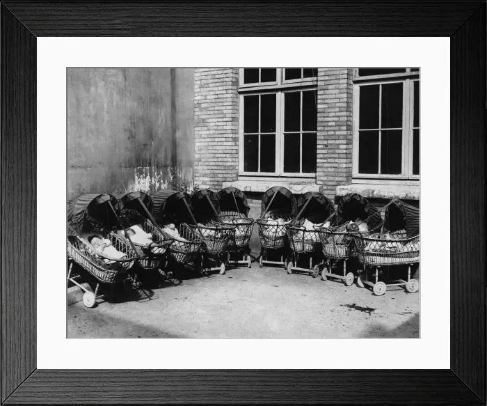 Framed Print : A Crescent of Prams Framed Print : A Crescent of Prams