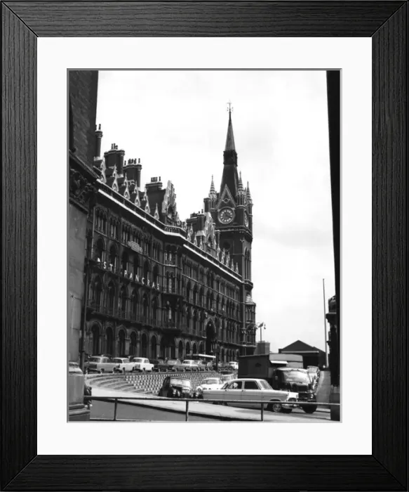 Framed Print : St Pancras Station / Hotel Framed Print : St Pancras Station / Hotel