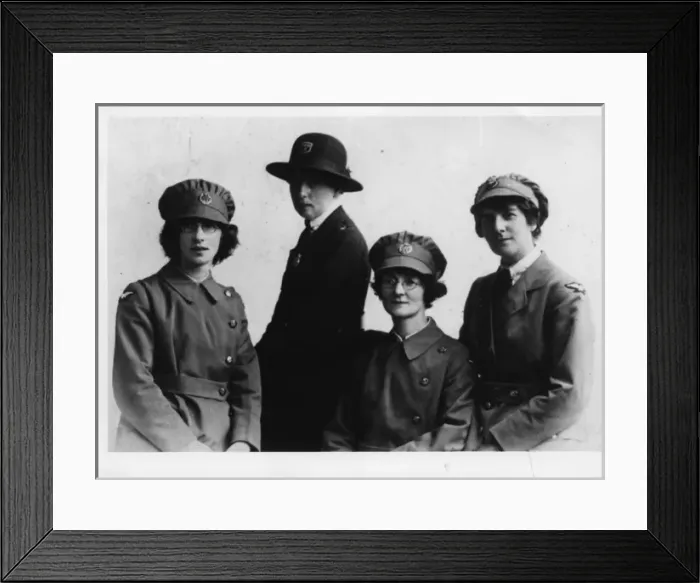 Framed Print : Early woman police officer with three WaFs, WW1 Framed Print : Early woman police officer with three WaFs, WW1