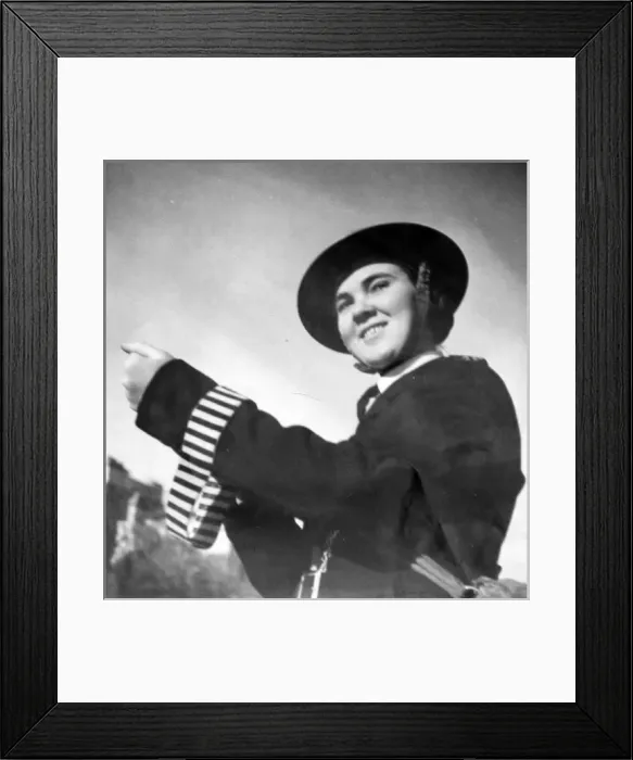 Framed Print : Woman police officer Elsie Houghton, London, WW2 Framed Print : Woman police officer Elsie Houghton, London, WW2