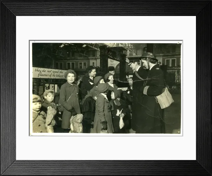 Framed Print : Woman police officer Elsie Houghton, London, WW2 Framed Print : Woman police officer Elsie Houghton, London, WW2