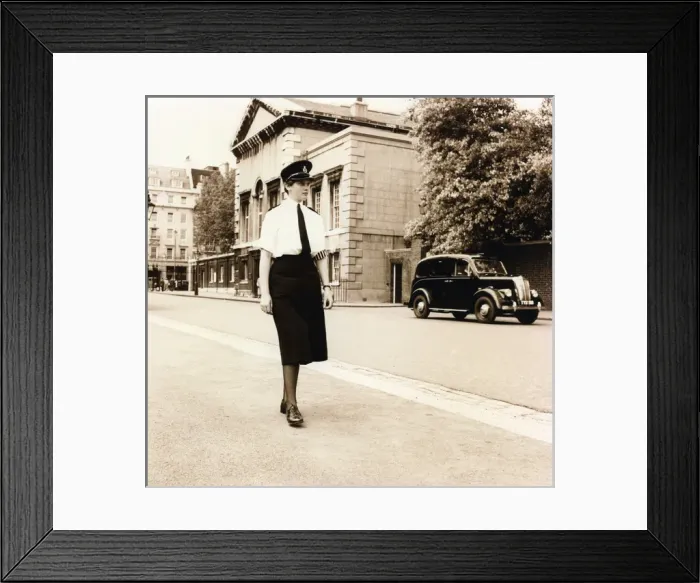Framed Print : Woman police officer on duty, London Framed Print : Woman police officer on duty, London