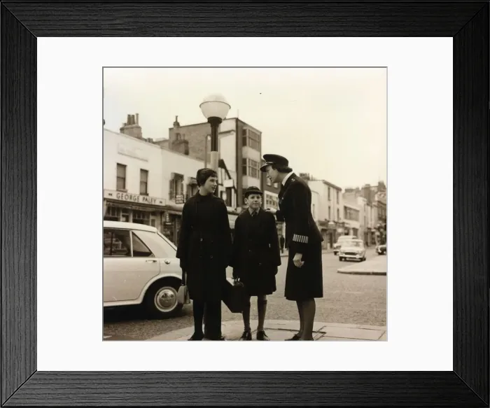 Framed Print : Woman police officer on traffic duty, London Framed Print : Woman police officer on traffic duty, London