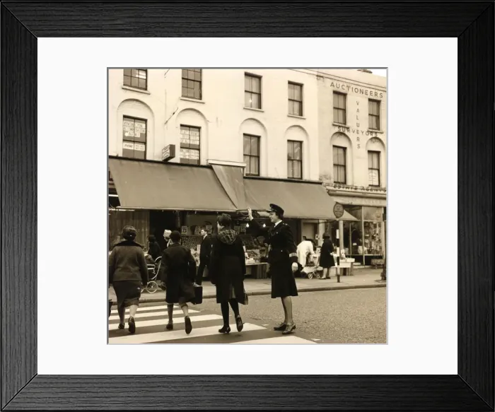 Framed Print : Woman police officer on traffic duty, London Framed Print : Woman police officer on traffic duty, London