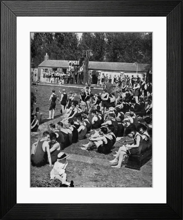 Framed Print : Bathers at the Open Air Baths in Chiswick Framed Print : Bathers at the Open Air Baths in Chiswick