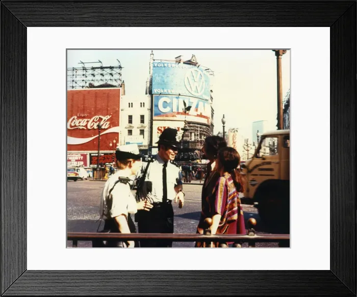Framed Print : Met Police officers at Piccadilly Circus, London Framed Print : Met Police officers at Piccadilly Circus, London