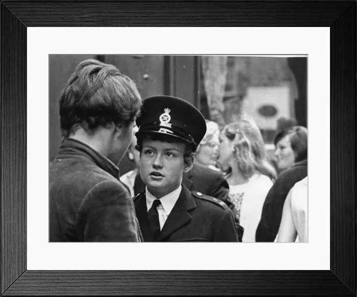 Framed Print : Woman police officer in street, London Framed Print : Woman police officer in street, London