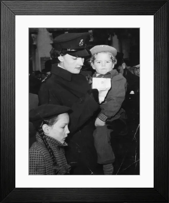 Framed Print : Woman police officer with children in Croydon Framed Print : Woman police officer with children in Croydon