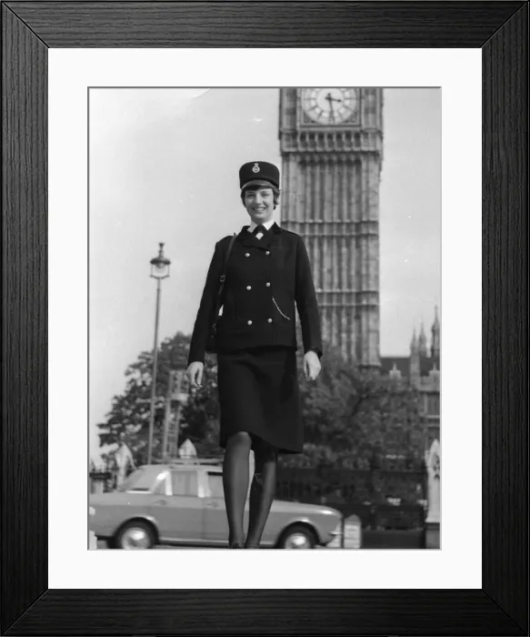 Framed Print : Woman police officer in Westminster, London Framed Print : Woman police officer in Westminster, London