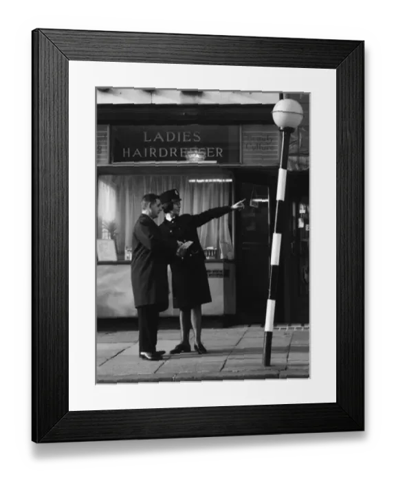 Framed Print : Woman police officer giving directions on a London street Framed Print : Woman police officer giving directions on a London street
