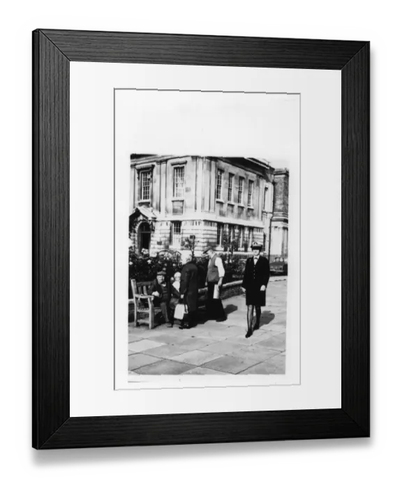 Framed Print : Woman police officer on duty in London Framed Print : Woman police officer on duty in London