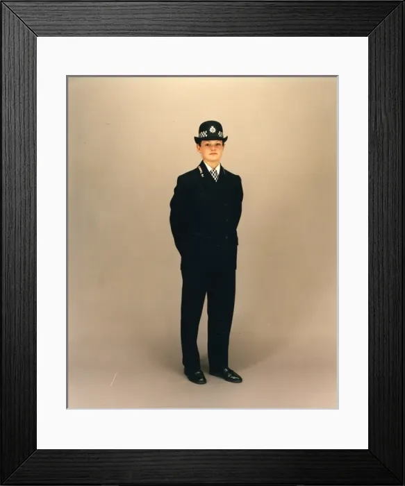 Framed Print : Woman police officer in uniform, London Framed Print : Woman police officer in uniform, London