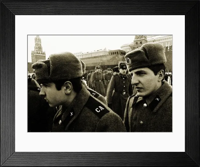Framed Print : Russian Red Army Soldiers outside the Kremlin, Moscow Framed Print : Russian Red Army Soldiers outside the Kremlin, Moscow