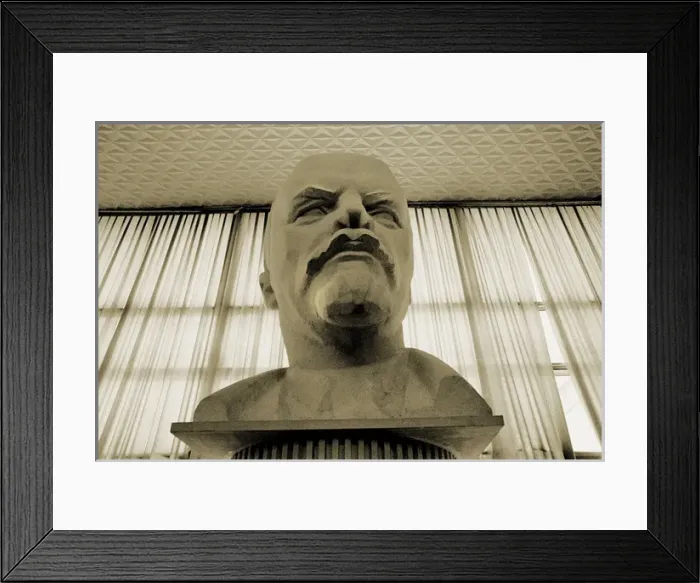 Framed Print : Bust of Lenin, Moscow Framed Print : Bust of Lenin, Moscow