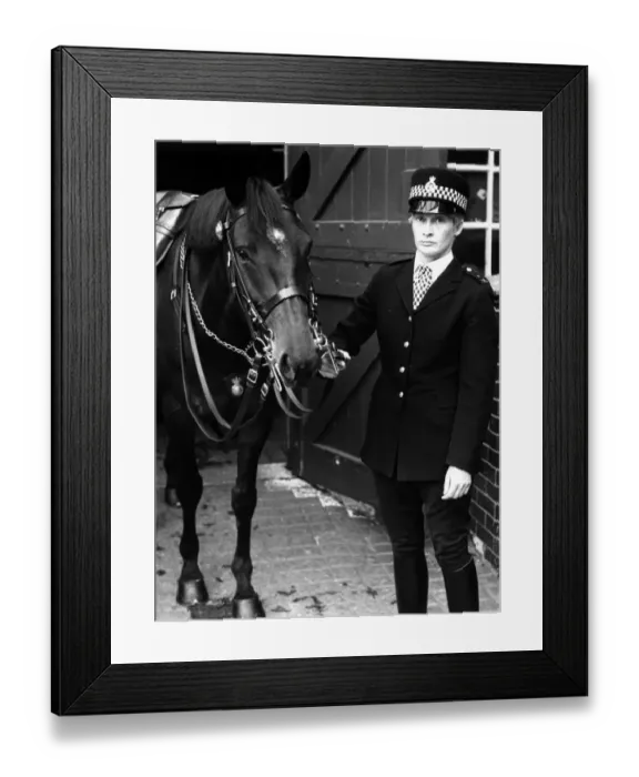 Framed Print : Woman police officer with her horse, London Framed Print : Woman police officer with her horse, London