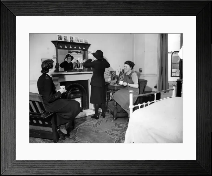 Framed Print : Women police officers at Pembridge Hall Section House Framed Print : Women police officers at Pembridge Hall Section House