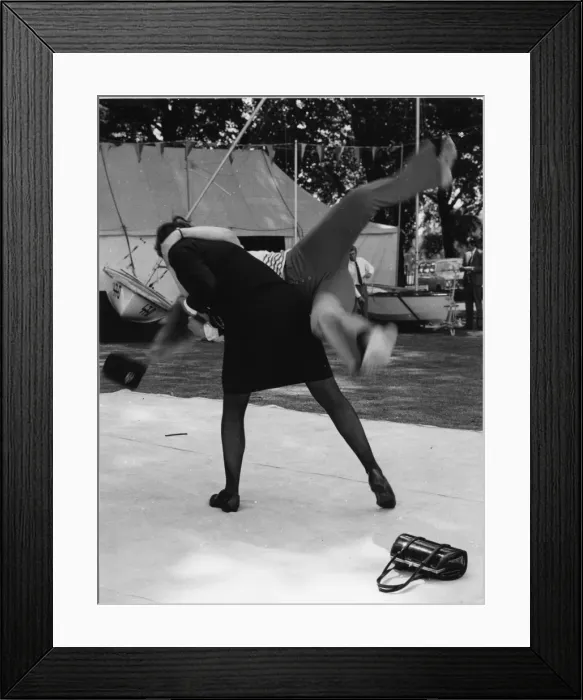 Framed Print : Woman police officer in self-defence exercise Framed Print : Woman police officer in self-defence exercise