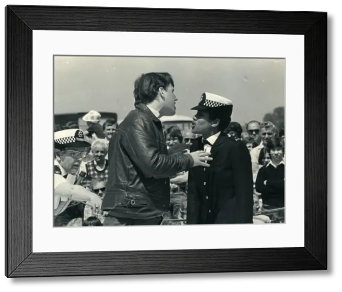 Framed Print : Woman police officer in self-defence exercise Framed Print : Woman police officer in self-defence exercise