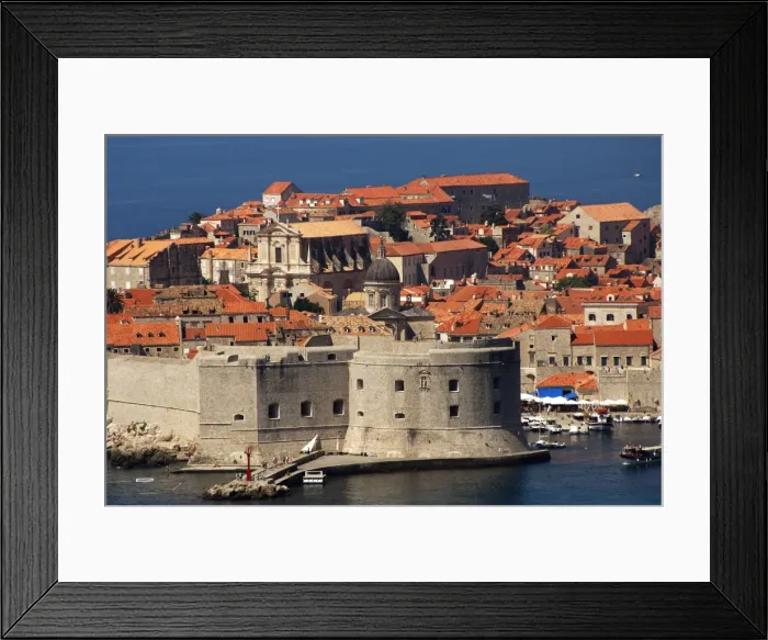 Framed Print : CROATIA. DUBROVNIK. The ancient walled city Framed Print : CROATIA. DUBROVNIK. The ancient walled city