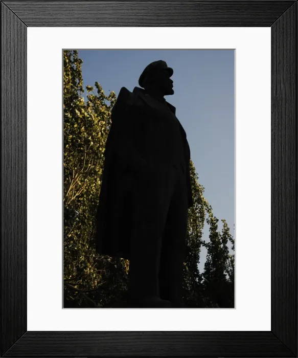Framed Print : Vladimir Lenin (1870-1924). Statue. Backlighting Framed Print : Vladimir Lenin (1870-1924). Statue. Backlighting