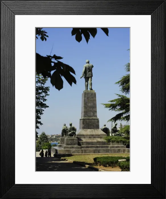 Framed Print : Vladimir Ilyich Lenin (1870-1924) Framed Print : Vladimir Ilyich Lenin (1870-1924)