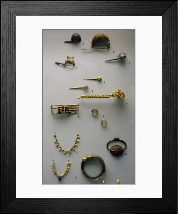 Framed Print : Etruscan jewellery. 7th century BC Framed Print : Etruscan jewellery. 7th century BC