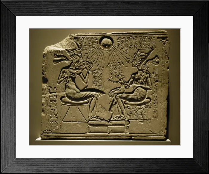 Framed Print : Egyptian art. Relief depicting Akhenaten, Nefertiti and thre Framed Print : Egyptian art. Relief depicting Akhenaten, Nefertiti and thre