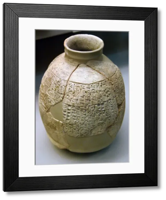 Framed Print : Mesopotamia. Terracotta vase. Probably from Umma. Iraq. Earl
