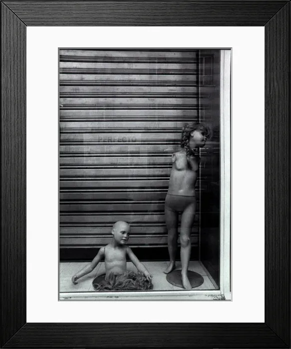 Framed Print : Mannequins, shop window Paris, France Framed Print : Mannequins, shop window Paris, France