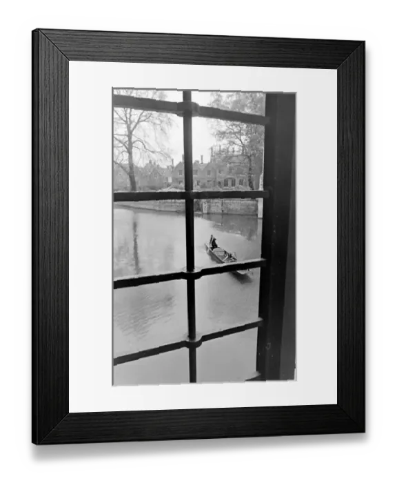 Framed Print : Punting on the river, Cambridge University Framed Print : Punting on the river, Cambridge University