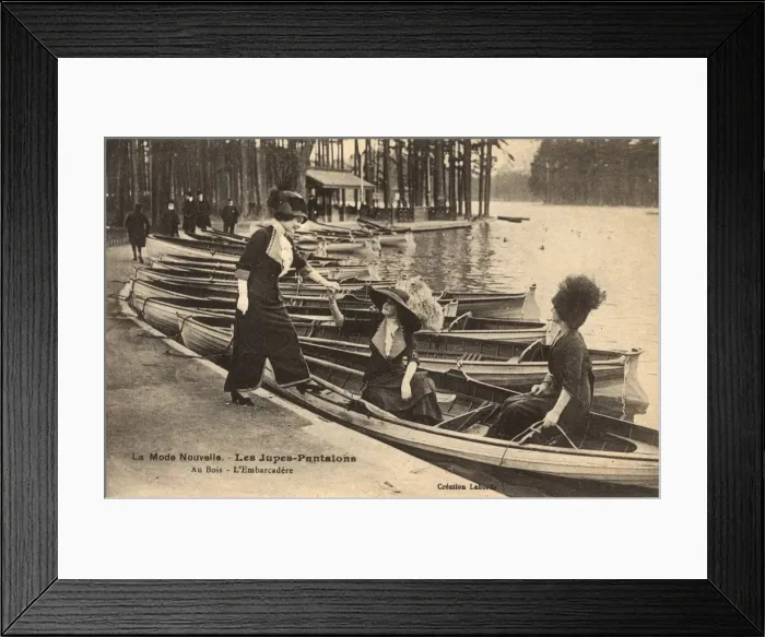 Framed Print : French girls wearing Jupe-Culotte trousers - Paris, France