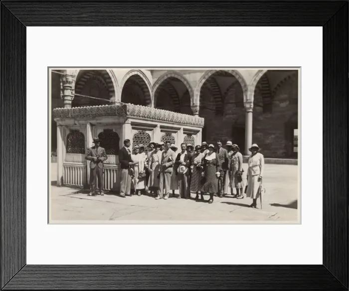 Framed Print : Istanbul, Turkey - Courtyard of the Ayasofya with tourists Framed Print : Istanbul, Turkey - Courtyard of the Ayasofya with tourists
