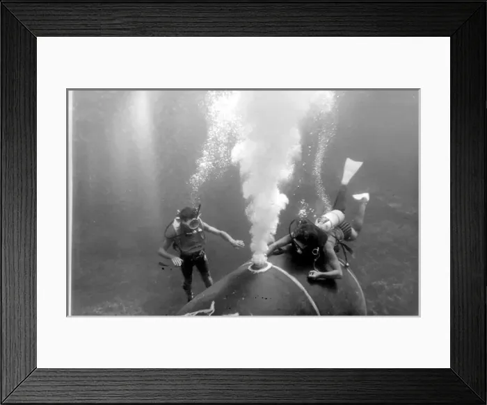 Framed Print : Divers with underwater house off the coast of Malta