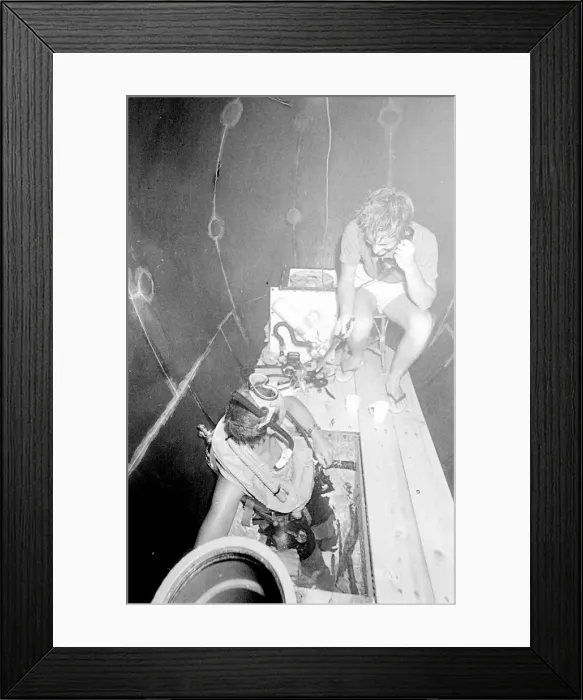 Framed Print : Divers inside underwater house off the coast of Malta Framed Print : Divers inside underwater house off the coast of Malta