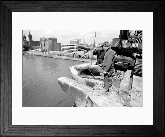 Framed Print : Demolition of London Bridge, London Framed Print : Demolition of London Bridge, London