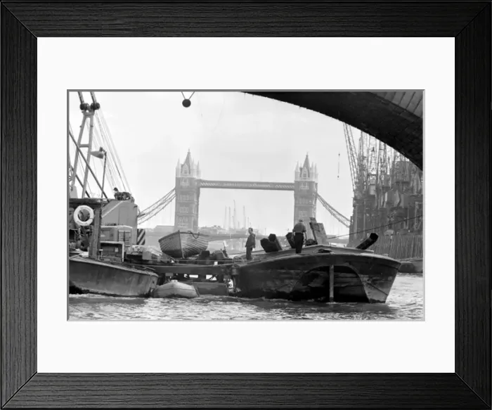 Framed Print : Demolition of London Bridge, London Framed Print : Demolition of London Bridge, London