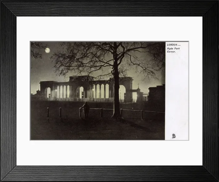 Framed Print : London - Hyde Park Corner by moonlight Framed Print : London - Hyde Park Corner by moonlight