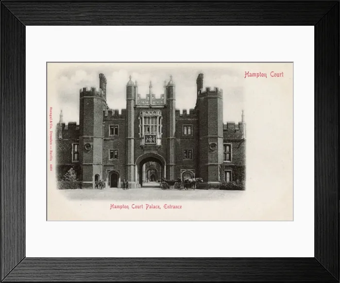 Framed Print : Hampton Court Palace - Main Entrance, London Framed Print : Hampton Court Palace - Main Entrance, London