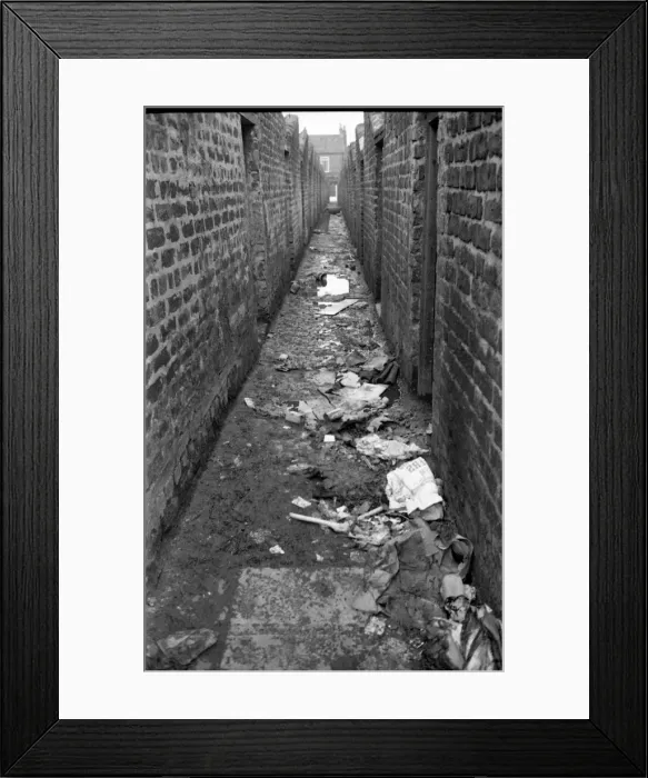 Framed Print : Back alley between slums, Belfast, Northern Ireland Framed Print : Back alley between slums, Belfast, Northern Ireland
