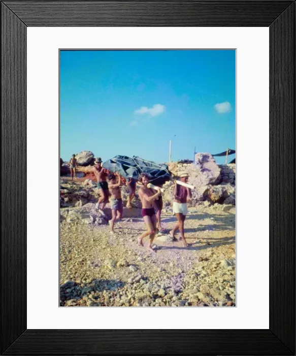 Framed Print : Underwater house being carried, Malta Framed Print : Underwater house being carried, Malta