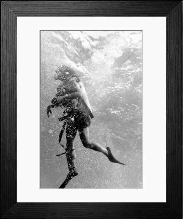 Framed Print : Diver underwater off the coast of Malta Framed Print : Diver underwater off the coast of Malta