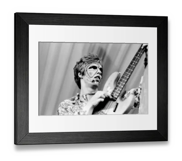 Framed Print : Pop singer on stage at Woburn Park, Bedfordshire Framed Print : Pop singer on stage at Woburn Park, Bedfordshire