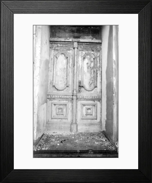 Framed Print : Shabby doorway in East Berlin, Germany Framed Print : Shabby doorway in East Berlin, Germany