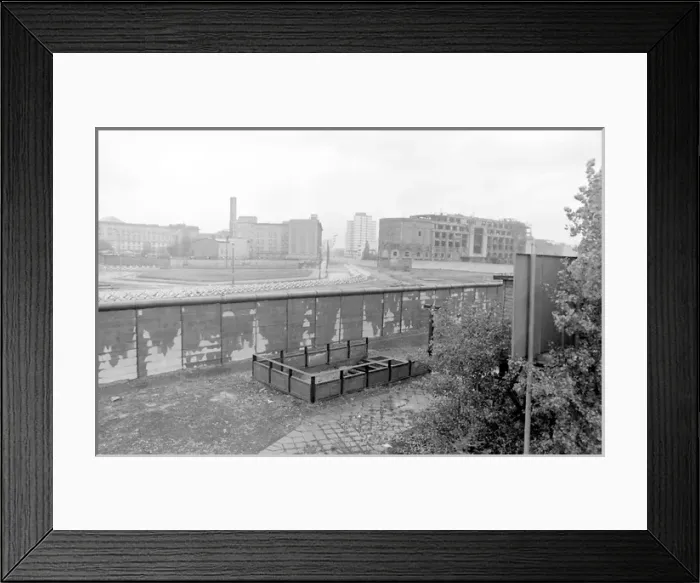 Framed Print : Depressing view of the Berlin Wall, Berlin, Germany Framed Print : Depressing view of the Berlin Wall, Berlin, Germany